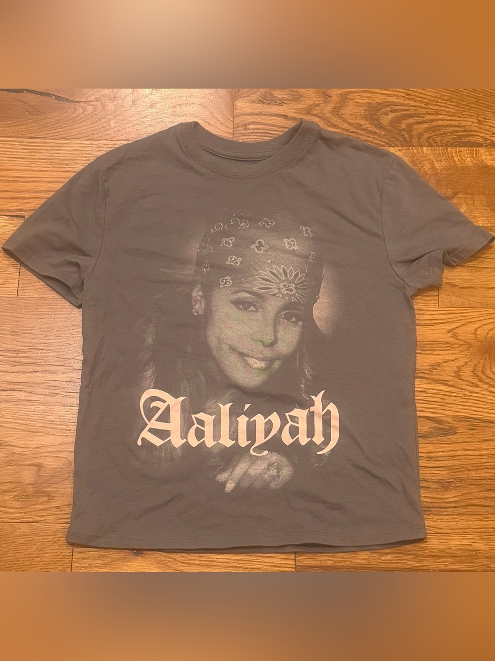 Aaliyah Gray Girls Tshirt. Size Small. Never worn!